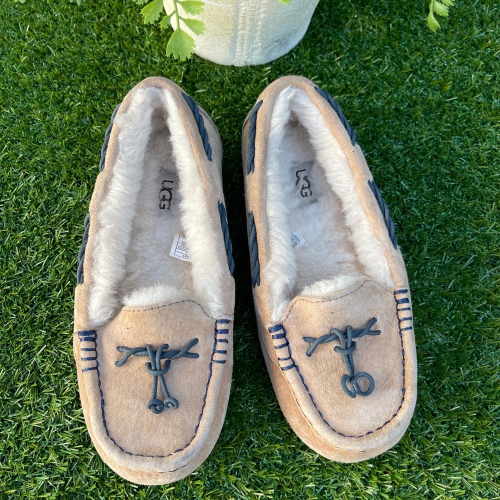 UGG🍂🍁Mocassins slip on Slippers Womens size 5 - Picture 3 of 7